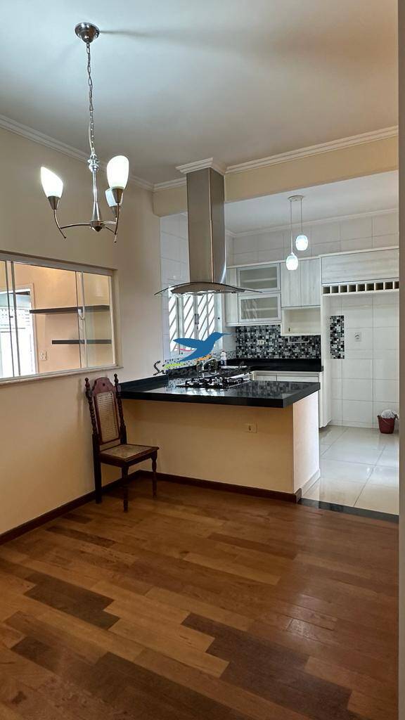 Casa à venda com 3 quartos, 220m² - Foto 14