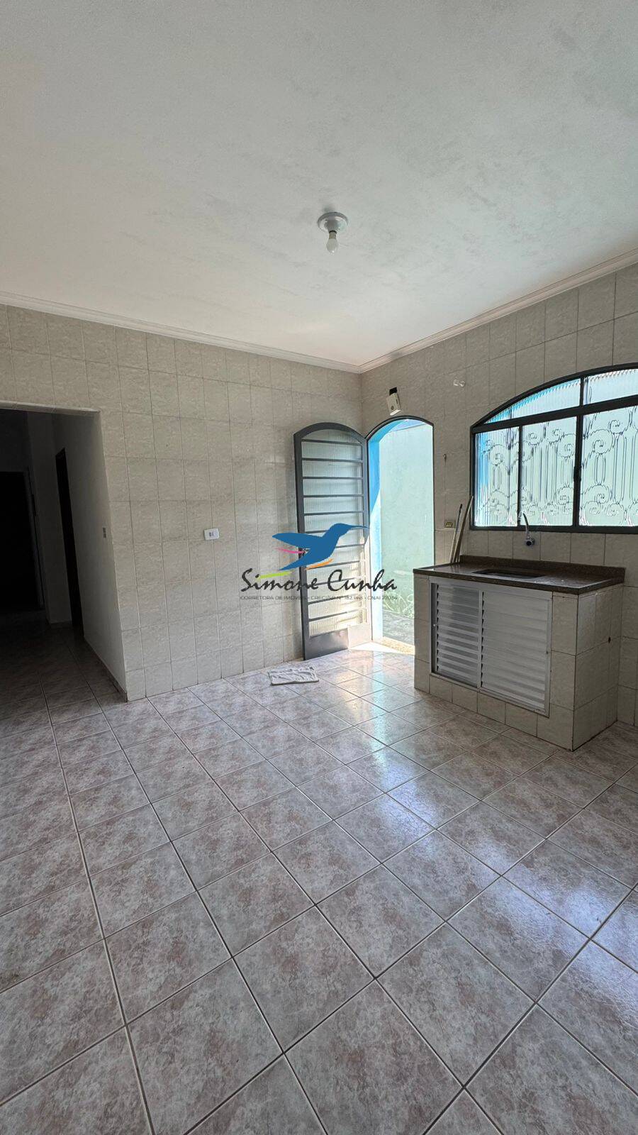 Casa para alugar com 3 quartos, 300m² - Foto 1